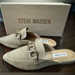 Steve Madden Tan Loafers with Gold Chain
